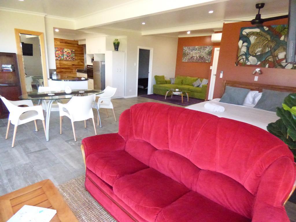 Arthouse Beachfront Accommodation Emerald Beach Exterior photo