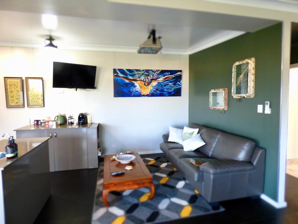 Arthouse Beachfront Accommodation Emerald Beach Exterior photo