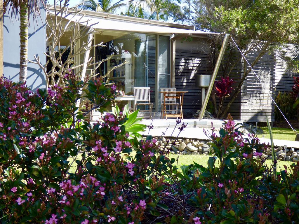 Arthouse Beachfront Accommodation Emerald Beach Exterior photo