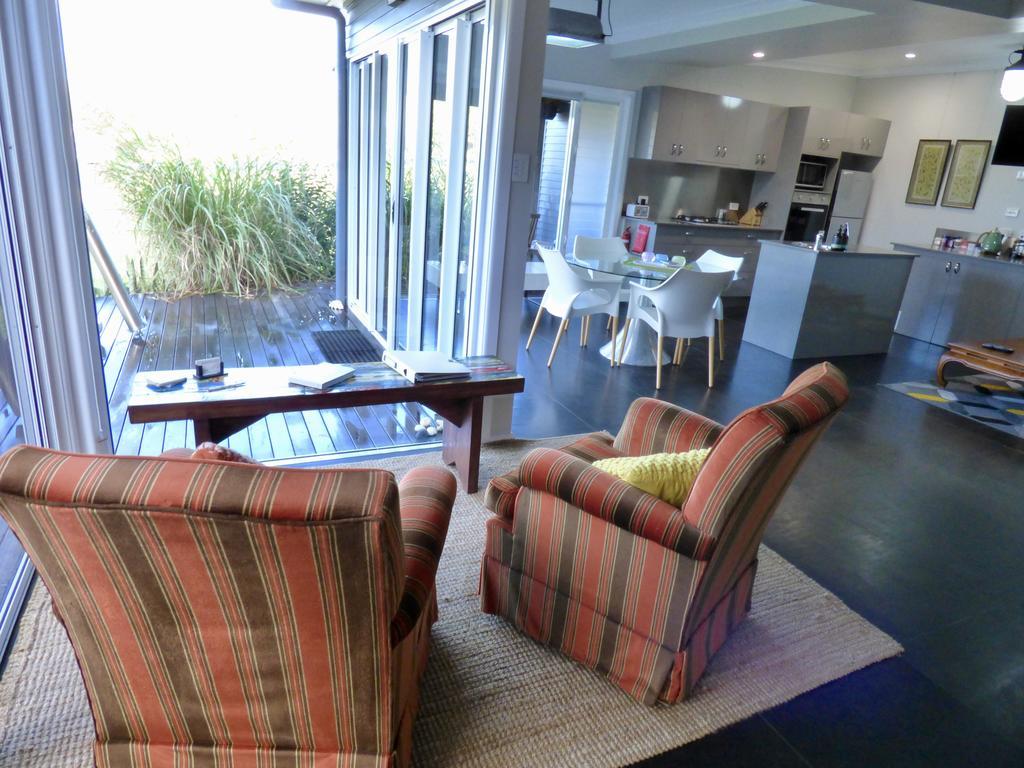 Arthouse Beachfront Accommodation Emerald Beach Exterior photo