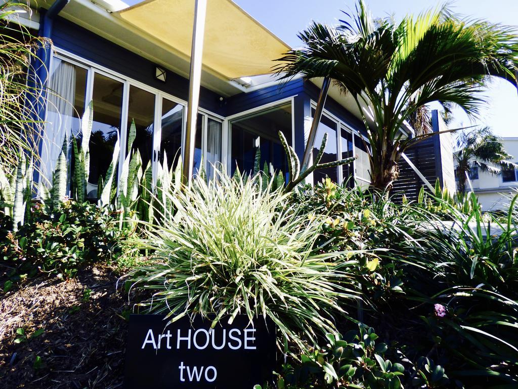 Arthouse Beachfront Accommodation Emerald Beach Exterior photo