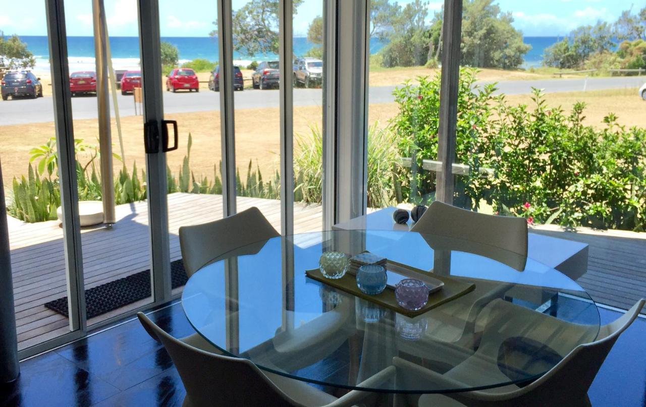 Arthouse Beachfront Accommodation Emerald Beach Exterior photo
